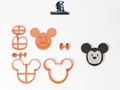 Cookie Cutter - Mickey Mouse: πλήρες σετ εργαλείων δίπλα στο διακοσμημένο μπισκότο